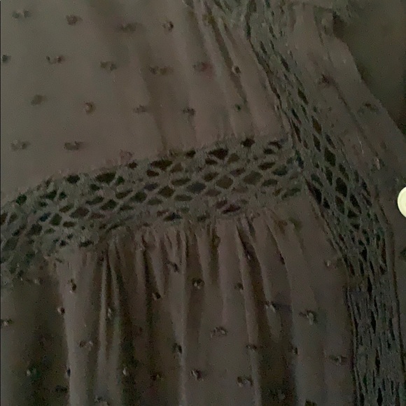 Lace detail button from blouse - Picture 5 of 7